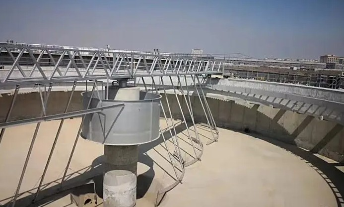 ZQXN型週邊傳(chuan)動全橋虹吸式吸泥(ni)機