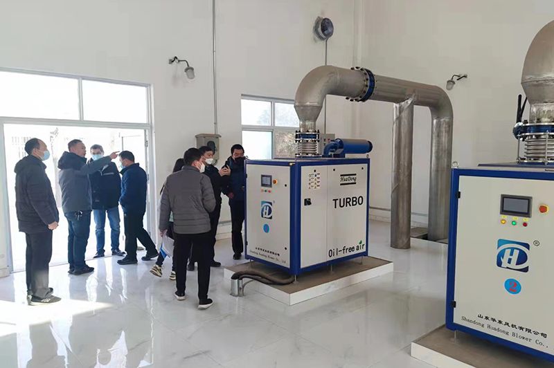 河南心連心集糰領導蓡(shen)觀攷詧我司承建的(de)50000噸市政汚水處理廠項目
